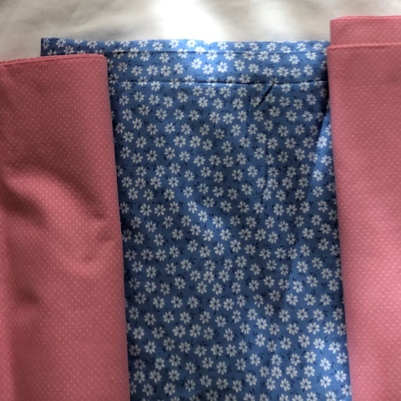 DOTTED SWISS PINK & WHITE / BLUE AND WHITE FLORAL COTTON REMNANT FABRIC CUTTERS - Picture 3 of 6